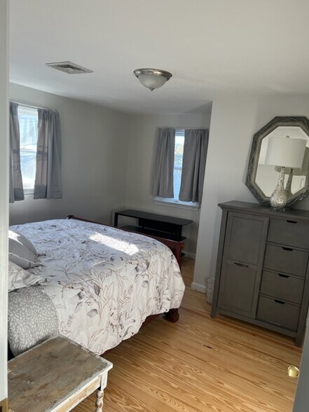 More Photos Of 574 Main St, Hyannis Storefront Retail Residential For Sale