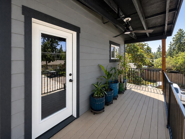 More Photos Of 404 SE Railroad St, Bend Apartments For Sale