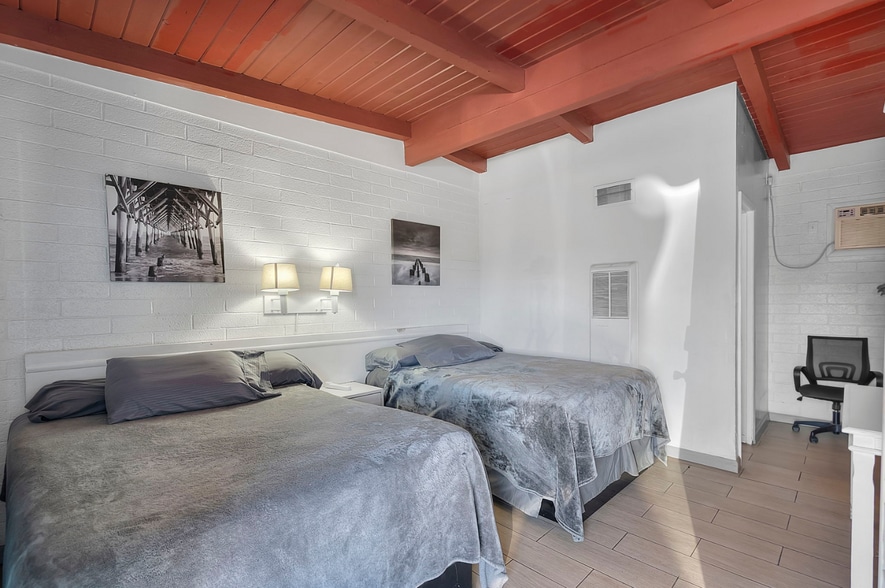 More Photos Of 20 E Doe St, Nogales Hotel For Sale