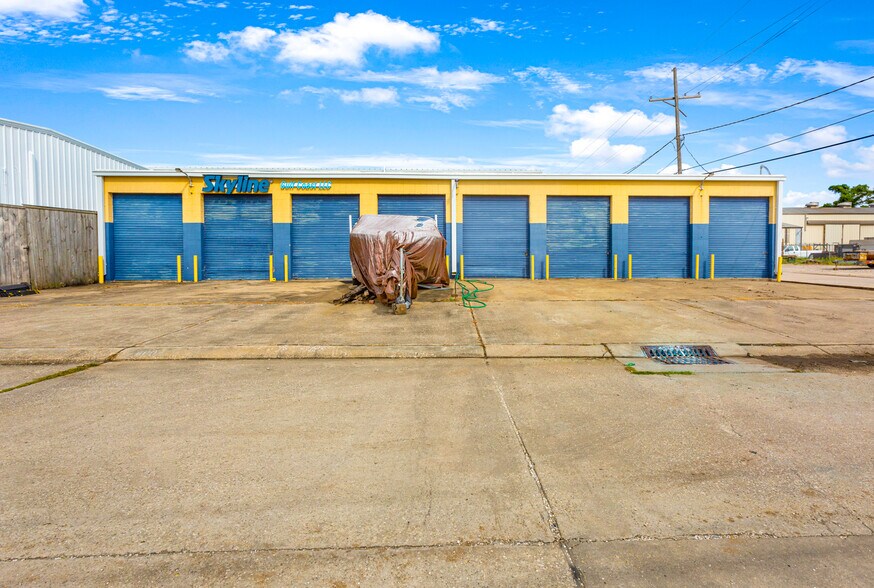 More Photos Of 4004-4002 Laviosier St, Chalmette Warehouse For Sale