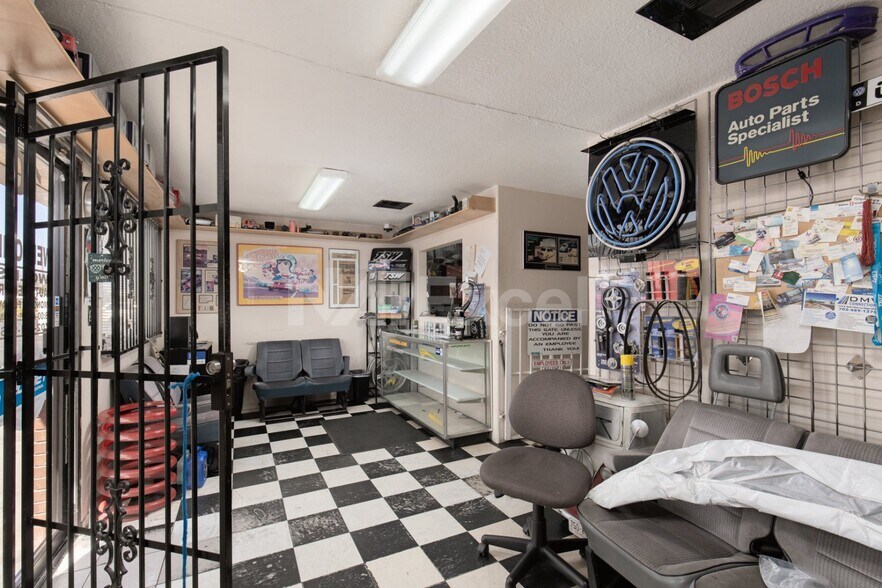 More Photos Of 4300 N Pecos Rd, Las Vegas Warehouse For Sale