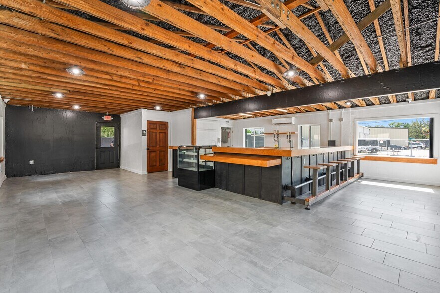 More Photos Of 209 Palmetto Ave, Longwood Restaurant For Lease