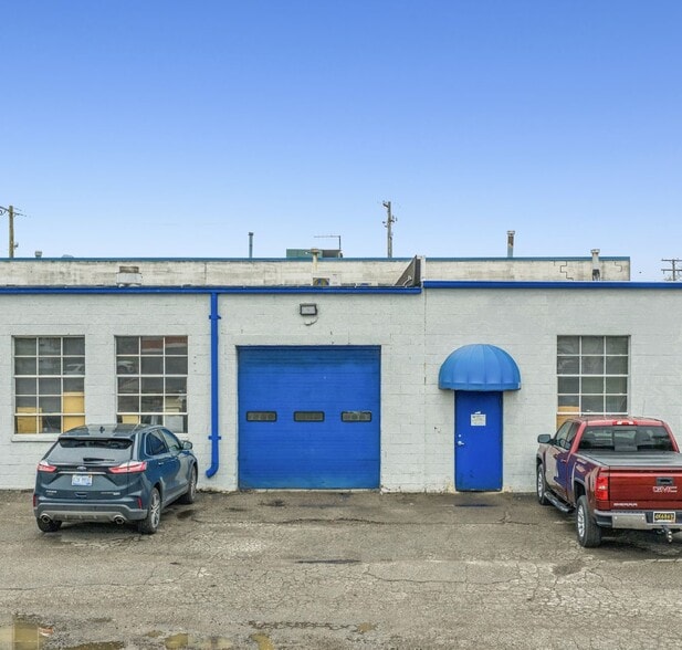 More Photos Of 25040 Van Born Rd, Dearborn Heights Manufacturing For Sale