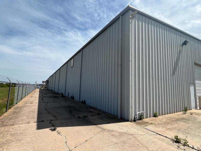 More Photos Of 6625 W Wilshire Blvd, Oklahoma City Manufacturing For Lease