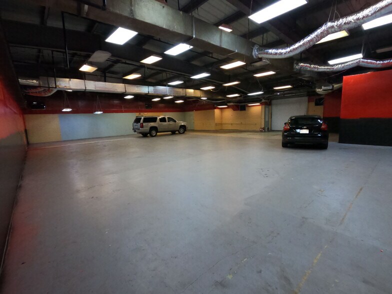 More Photos Of 7685 Pines Blvd, Pembroke Pines Showroom For Lease