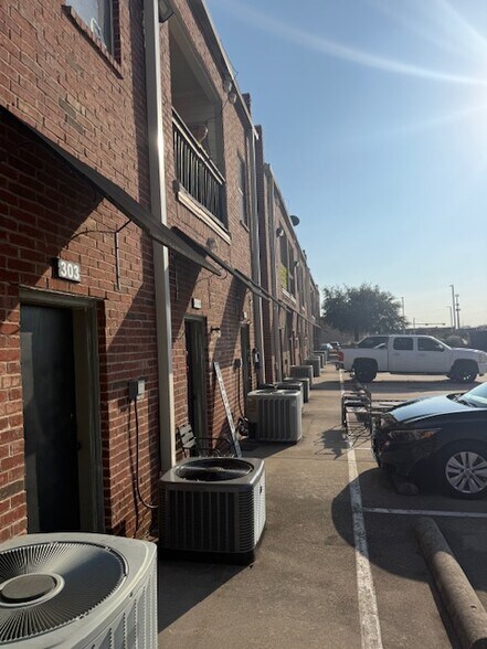 More Photos Of 213 TX-342, Red Oak General Retail For Sale