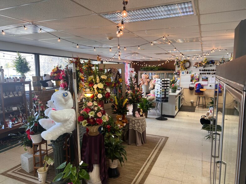 More Photos Of 3001 Pinecroft Rd, Greensboro General Retail For Sale