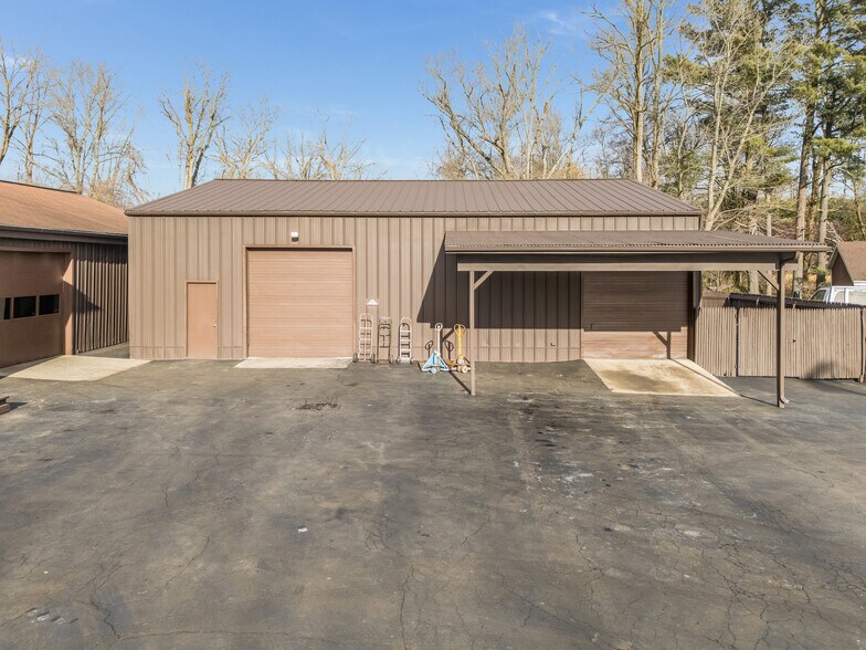 More Photos Of 5 Larison Ln, Ringoes Storefront Retail Office For Sale