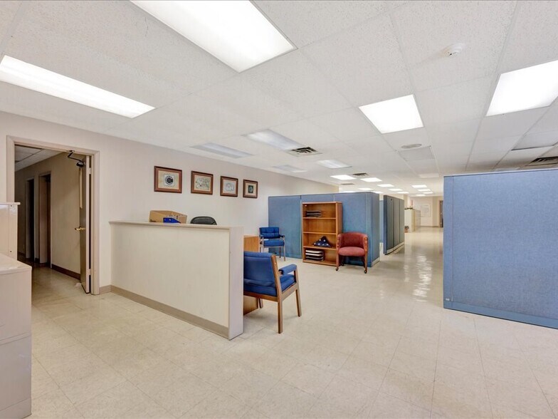 More Photos Of 321 N 1st St, Lufkin Office For Sale