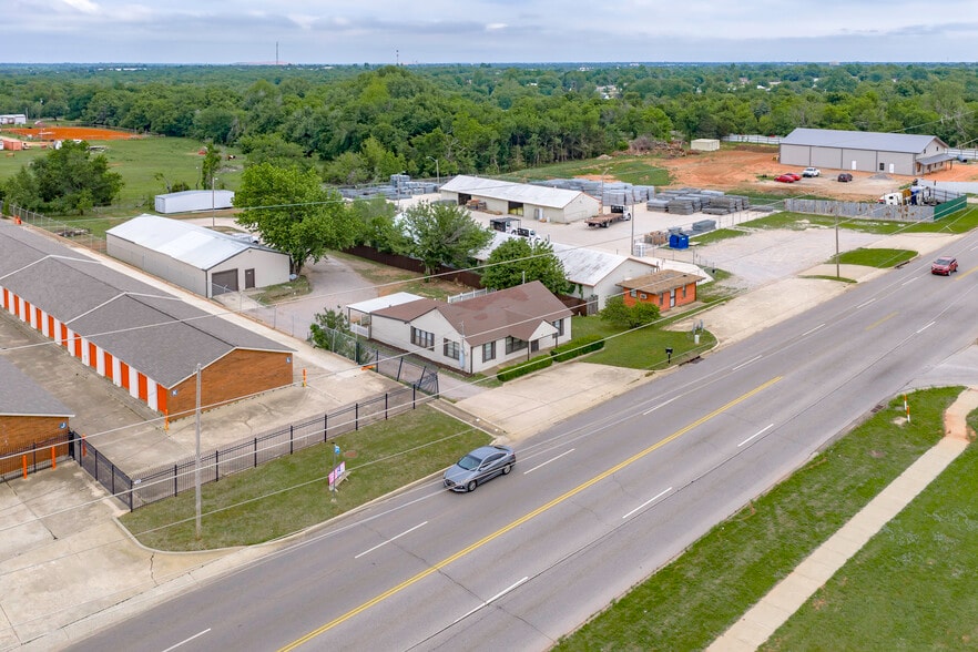 More Photos Of 2127 SE 44th St, Oklahoma City Service For Sale