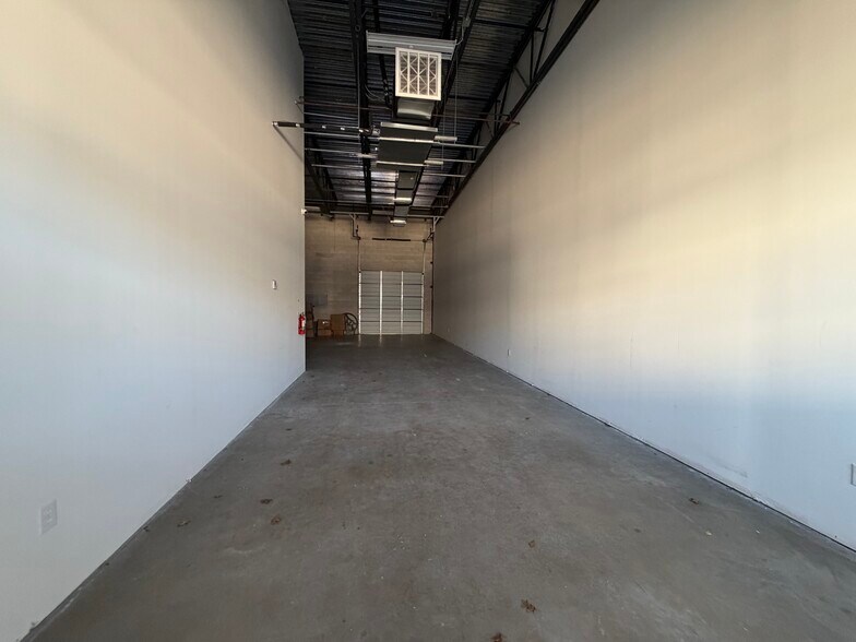 More Photos Of 4215 S Main St, Stafford Showroom For Sale