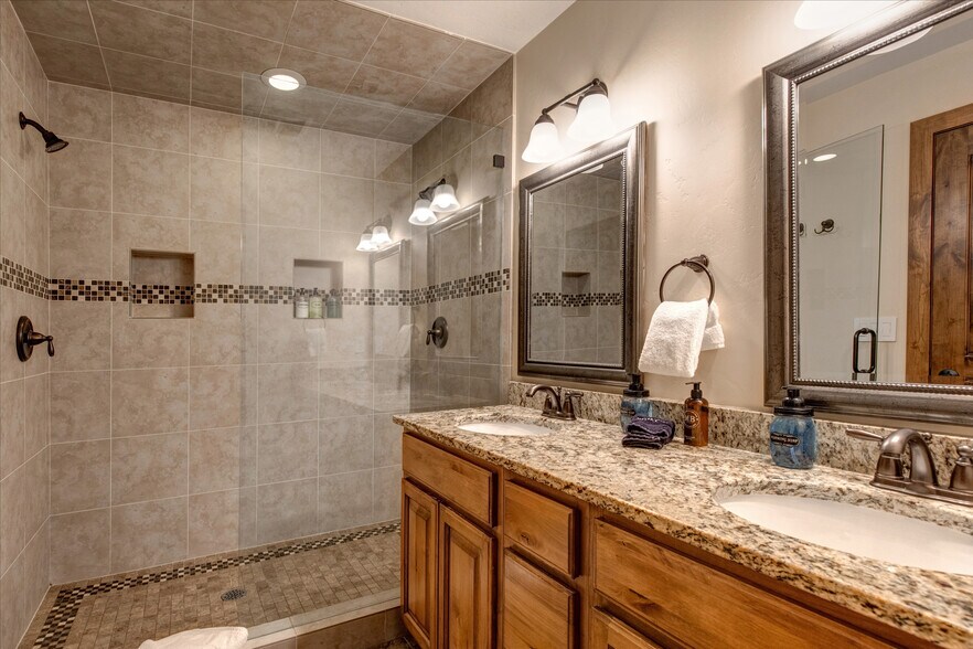 More Photos Of 1469 Woodside Ave, Park City Lodge Meeting Hall For Sale