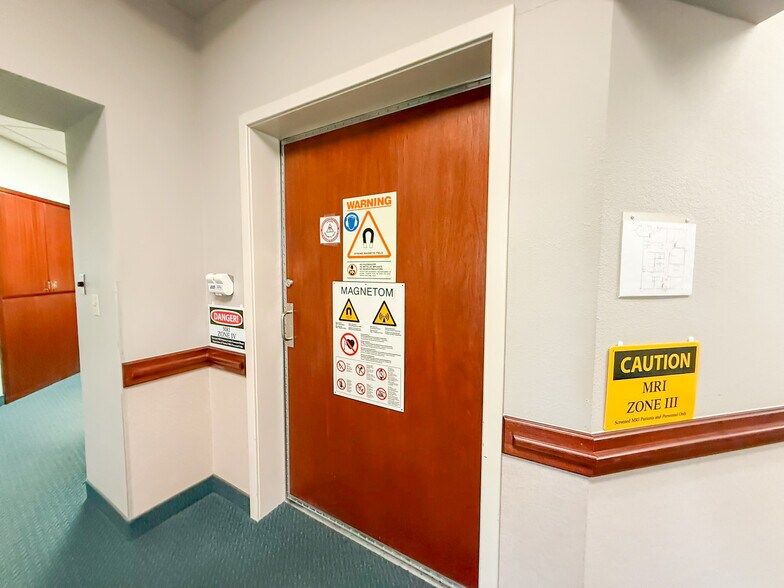 More Photos Of 910 S Scheuber Rd, Centralia Medical For Lease