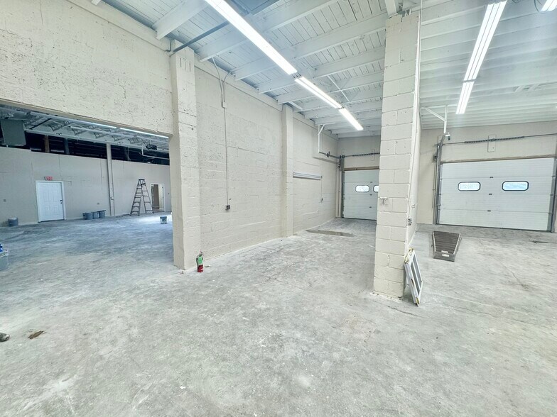 More Photos Of 19-21 Main St, Laurel Warehouse For Sale