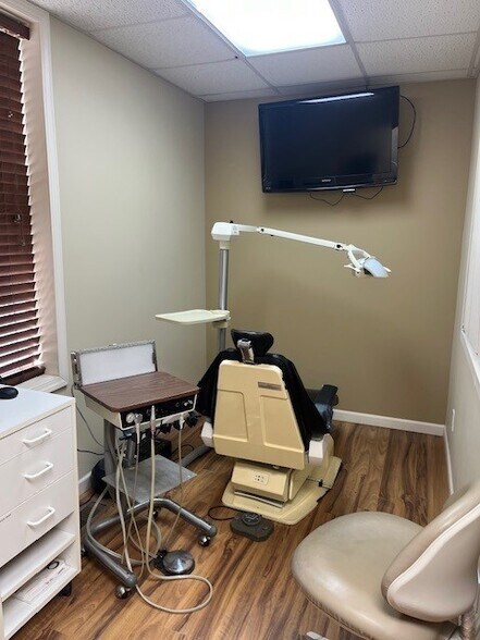 More Photos Of 850 E Franklin St, Kenton Medical For Sale