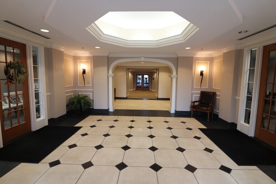 More Photos Of 100 Country Club Dr, Hendersonville Medical For Sale