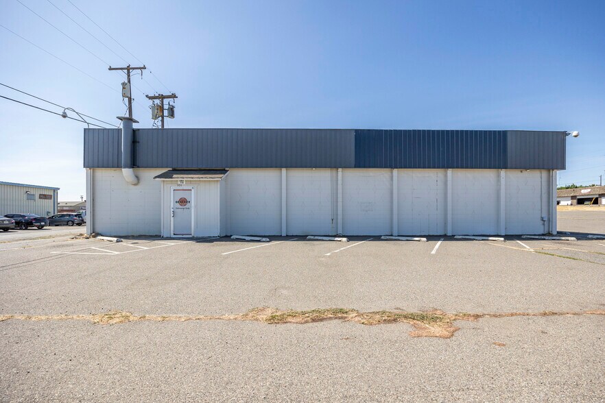 More Photos Of 101 S Gum St, Kennewick Sports And Entertainment For Sale
