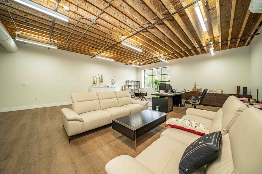 More Photos Of 2001 Saturn St, Monterey Park Light Distribution For Sale