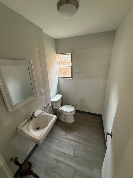 More Photos Of 202 S. 13th Ave. St. Charles Il. 60174 Ave, St Charles Flex For Lease