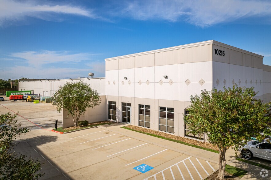 Primary Photo Of 10215 S Sam Houston Pky W, Houston Warehouse For Lease