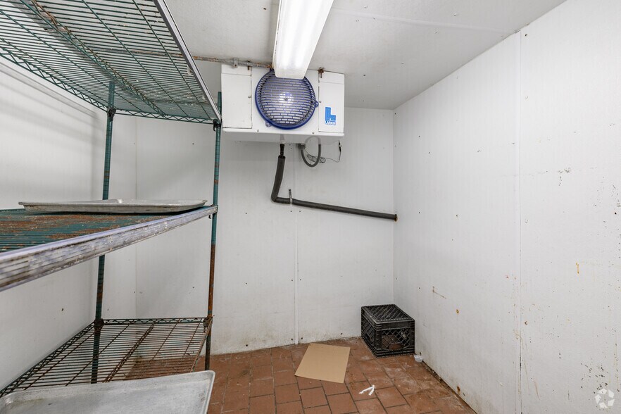 More Photos Of 401 W Cedar St, Rawlins Restaurant For Sale