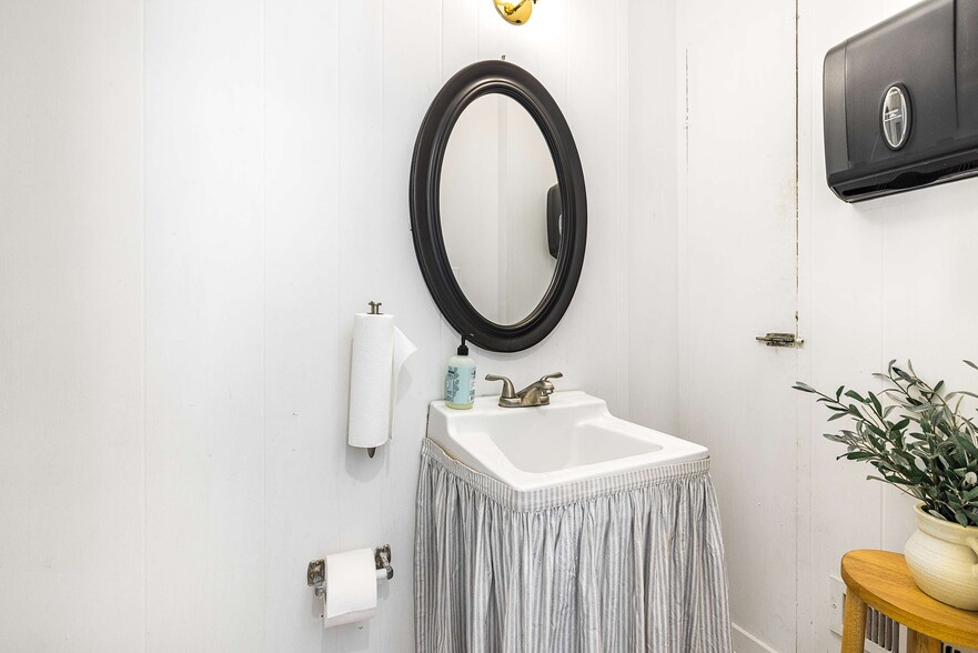 More Photos Of 35 S Peachtree St, Norcross Restaurant For Sale