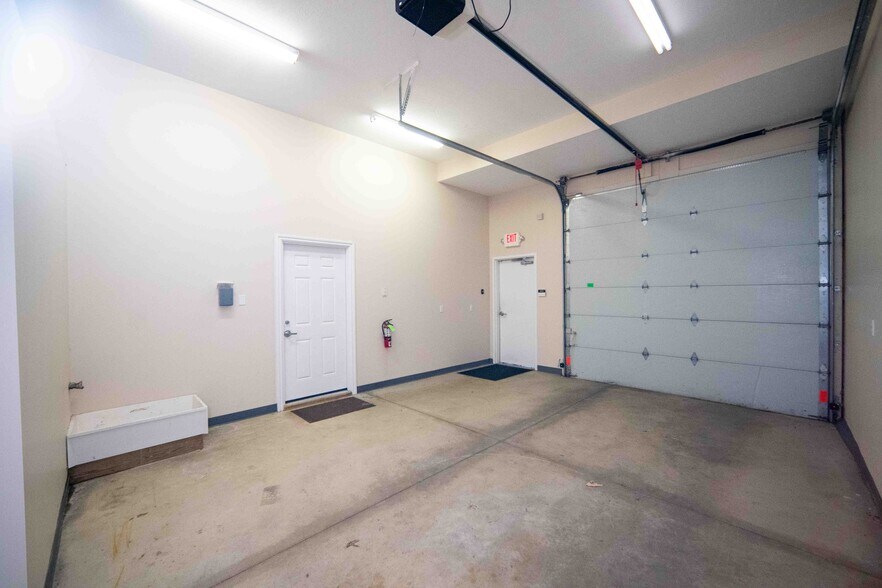 More Photos Of 3375 Blackmore Rd, Perry Light Manufacturing For Sale