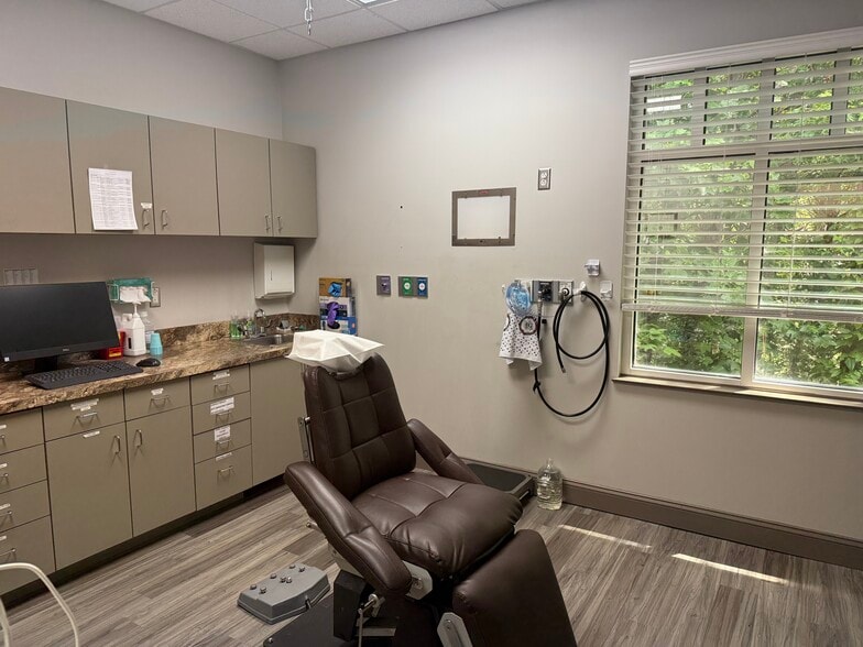 More Photos Of 201 Oakside Ln, Canton Medical For Sale