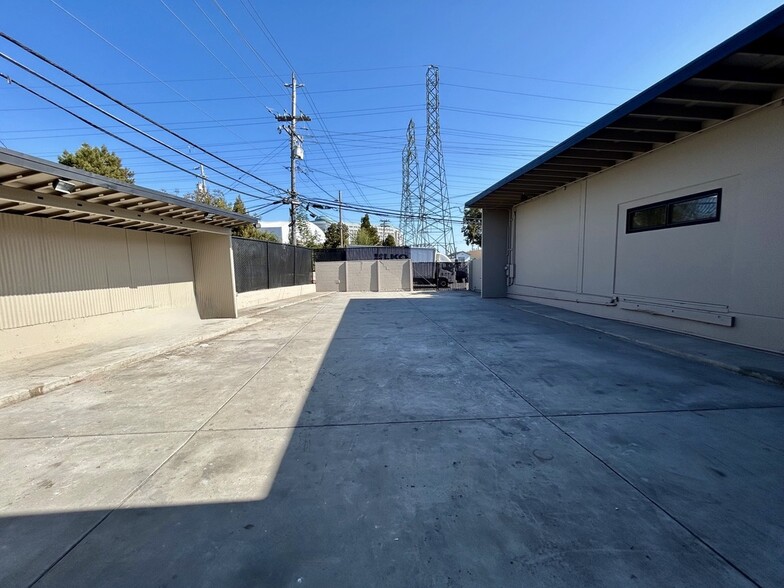 More Photos Of 1395 Marsten Rd, Burlingame Warehouse For Lease
