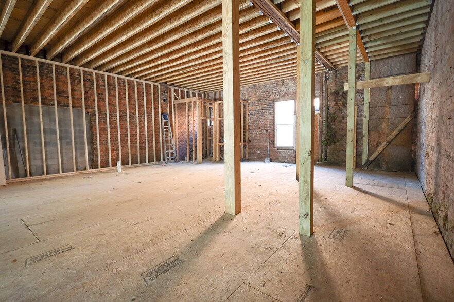 More Photos Of 351-355 Martin Luther King Jr Blvd, Savannah Storefront Retail Residential For Lease