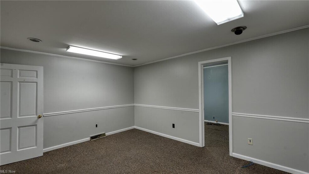 More Photos Of 126 N 9th St, Cambridge Office For Sale