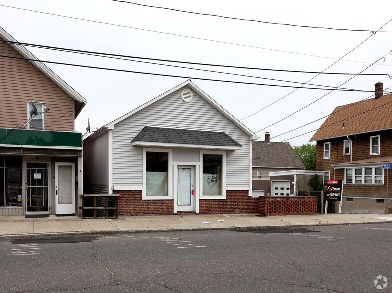 More Photos Of 34 Clifton Ave, Ansonia Freestanding For Lease