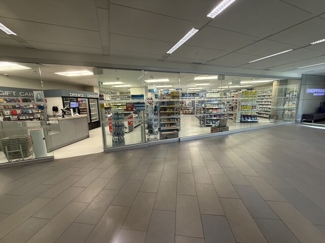 More Photos Of 9750 140 St, Surrey Hospital For Lease