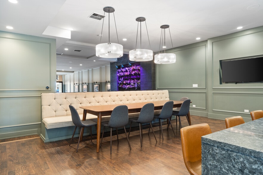 More Photos Of 2521 N Halsted St, Chicago Apartments For Lease