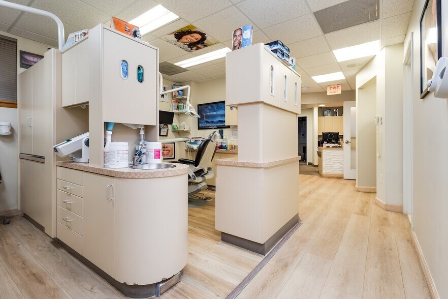 More Photos Of 4400 MacArthur Blvd NW, Washington Office For Sale