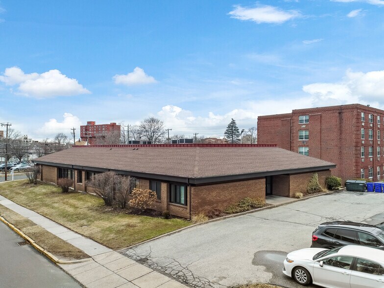 More Photos Of 85 Church St, Middletown Medical For Sale