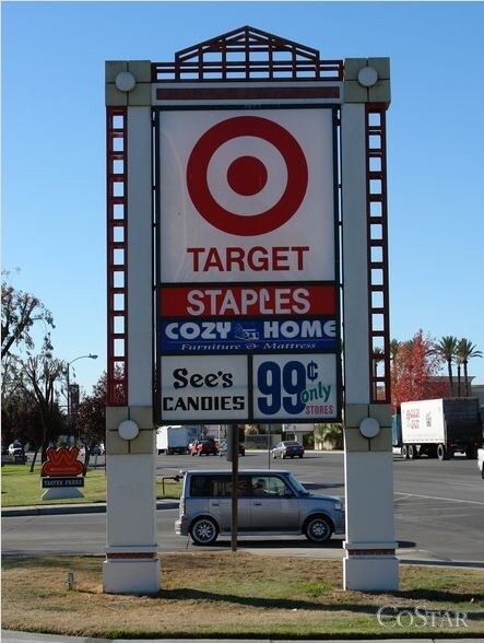 More Photos Of 3647-3695 W Florida Ave, Hemet Freestanding For Lease