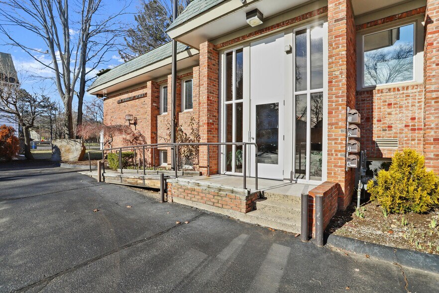 More Photos Of 10 Berkeley St, Norwalk Medical For Lease