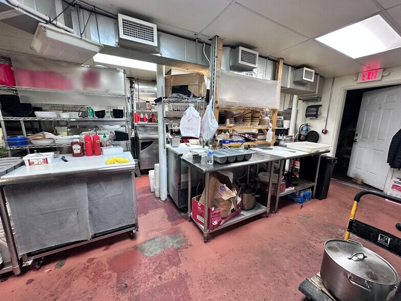 More Photos Of 1454 S Cushman St, Fairbanks General Retail For Sale