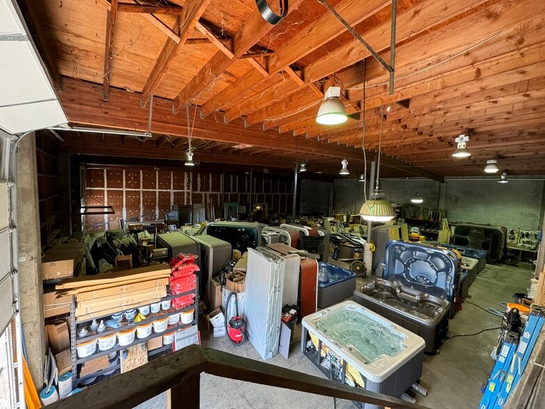 More Photos Of 4343 Main St, Springfield Warehouse For Lease