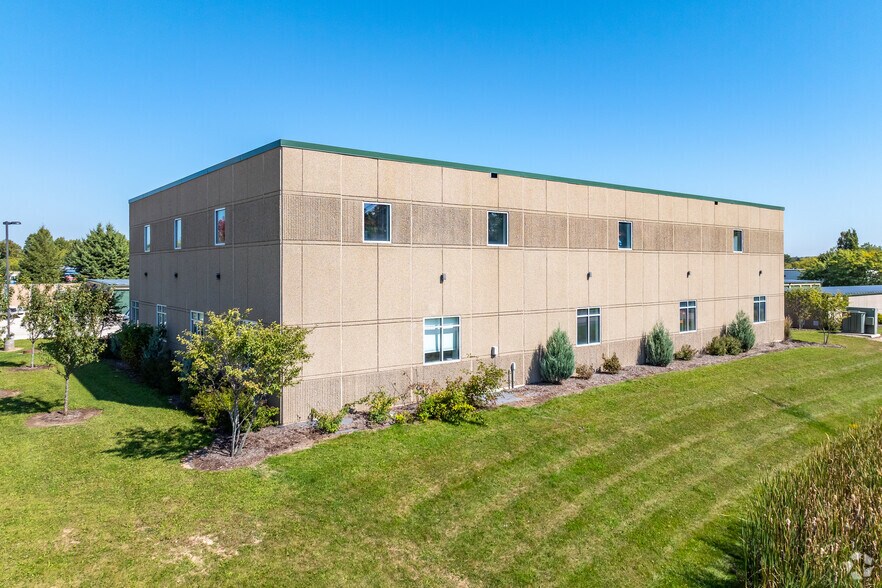 More Photos Of 520 Technology Way, Saukville Warehouse For Lease