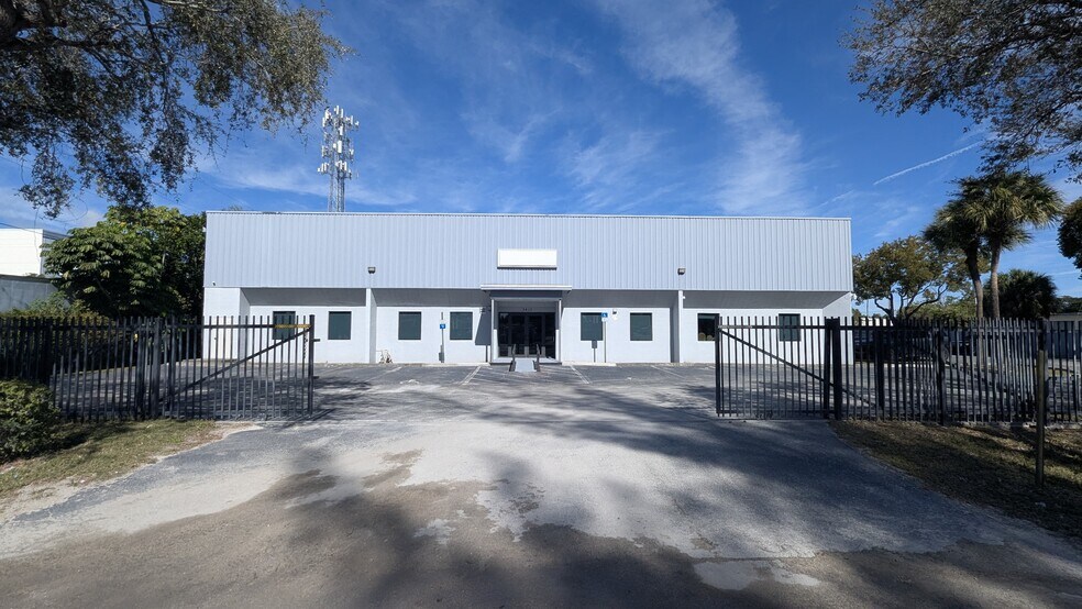 More Photos Of 3413 SW 14th St, Deerfield Beach Warehouse For Lease