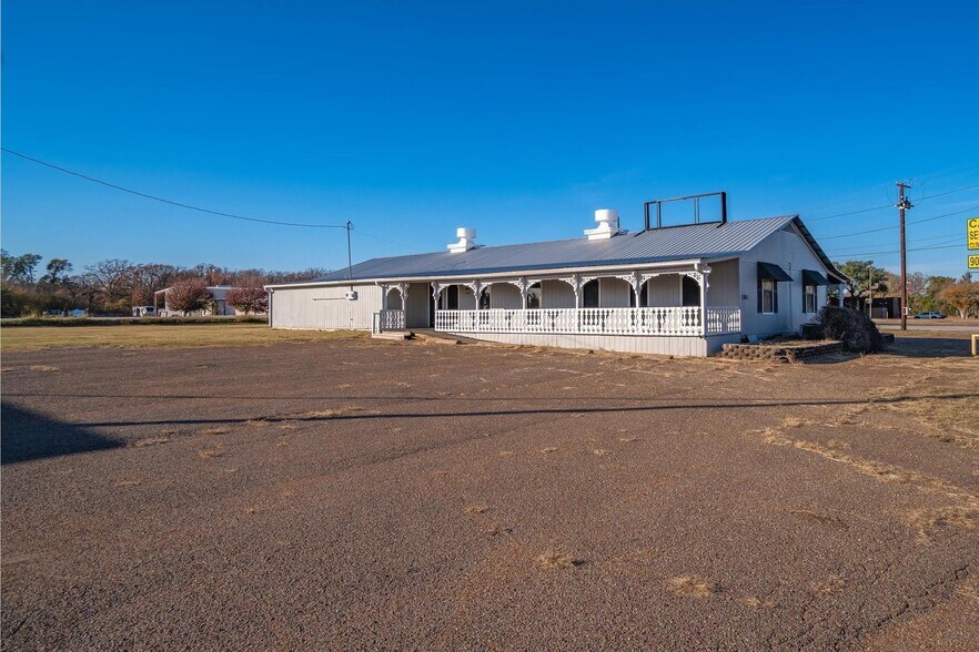 More Photos Of 1501 N Trade Days Blvd, Canton Storefront Retail Office For Sale