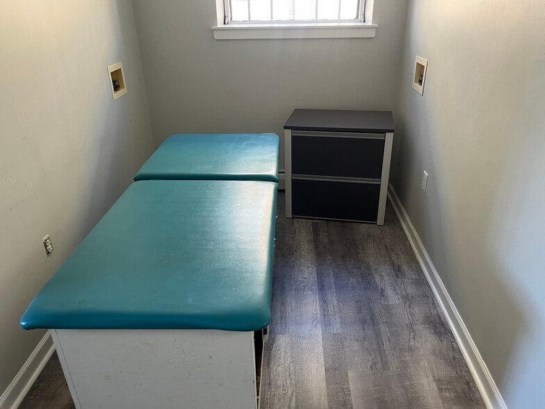 More Photos Of 642 E Chester Pike, Ridley Park Medical For Sale