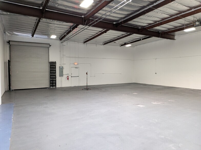 More Photos Of 1203-1243 W Trenton Ave, Orange Warehouse For Lease