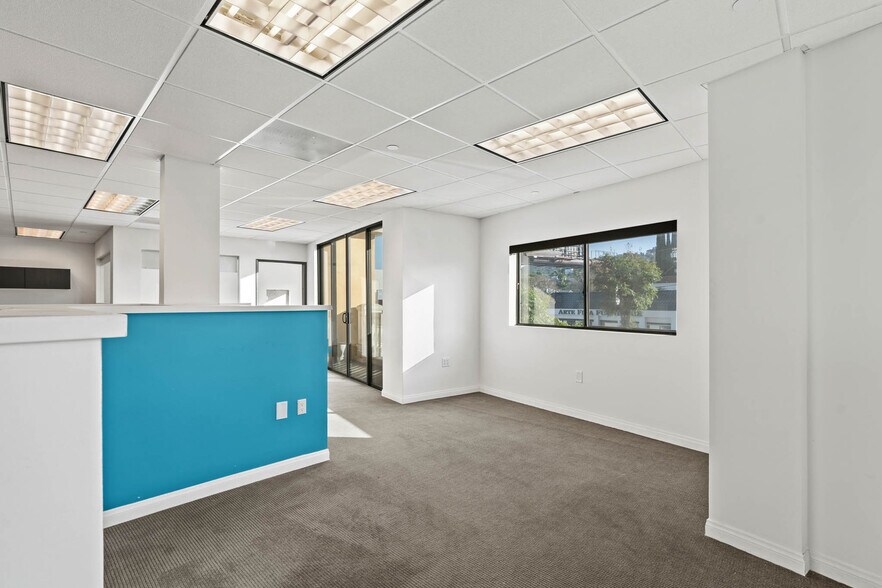 More Photos Of 13833-13841 Ventura Blvd, Sherman Oaks Storefront Retail Office For Sale