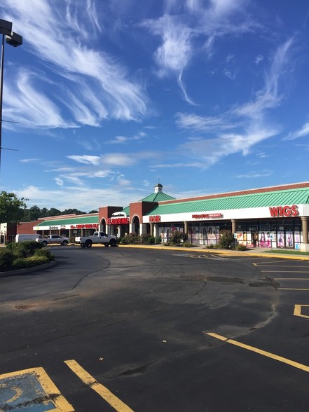 More Photos Of 109-297 N Seven Oaks Dr, Knoxville Freestanding For Lease