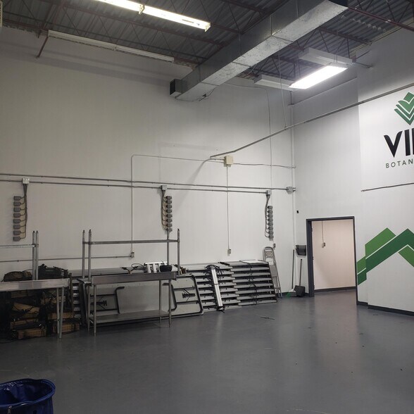 More Photos Of 15 Capella Ct, Ottawa Warehouse For Sale