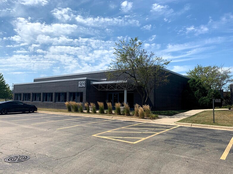 More Photos Of 6200-6250 Capitol Dr, Wheeling Flex For Lease