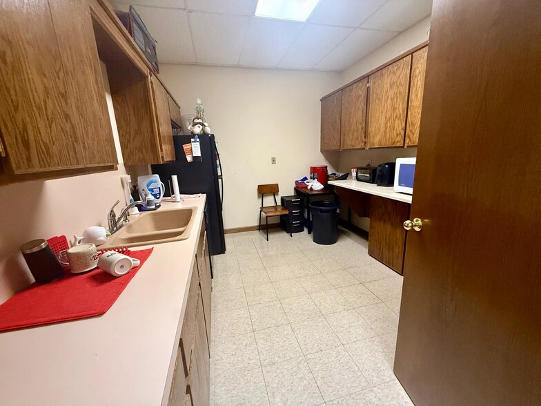 More Photos Of 2017-2019 Heritage Park Dr, Oklahoma City Office For Sale